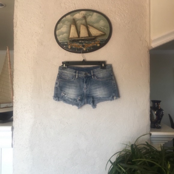 Blank NYC Cut Off Distressed Shorts Raw Hem - Picture 3 of 11